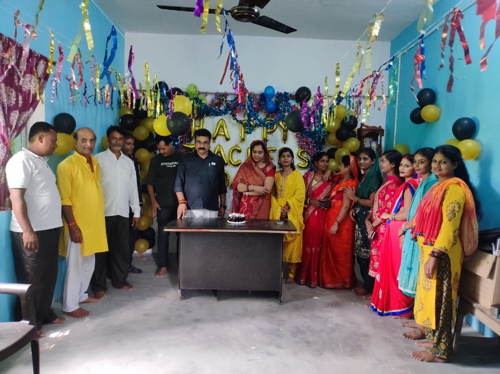 Full Faculty and Leadership Group Assembled on Teacher's Day
